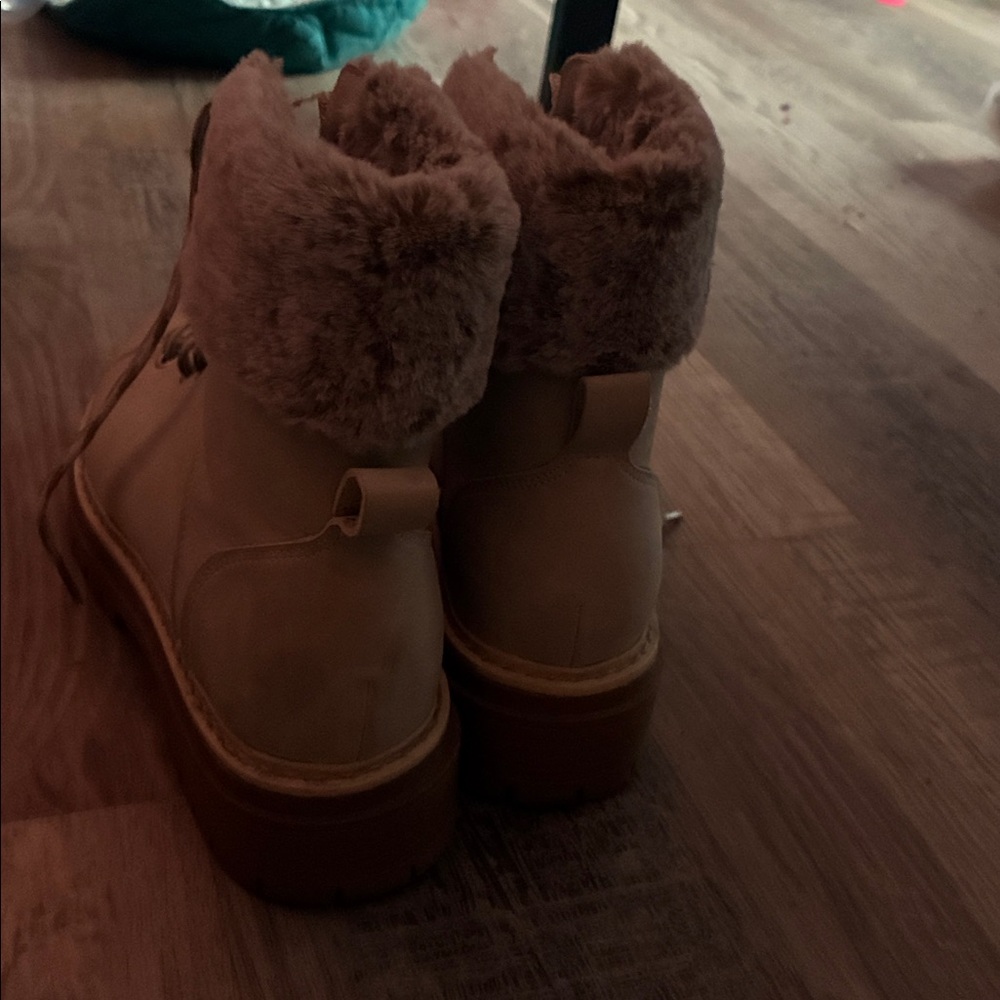 Time and Tru Durable Brown Boots - Picture 3 of 7